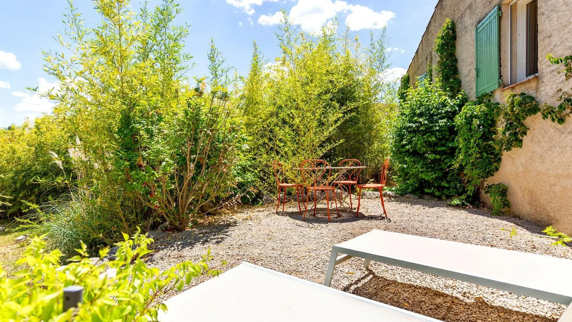 Hotel & Residence Lou Paradou Greoux Les Bains 3*, Gréoux-les-Bains צרפת