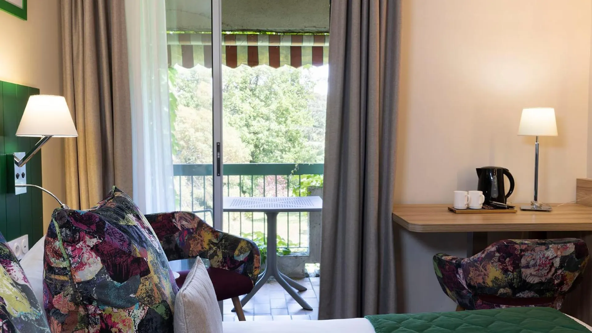 Hotel & Residence Lou Paradou Greoux Les Bains צרפת