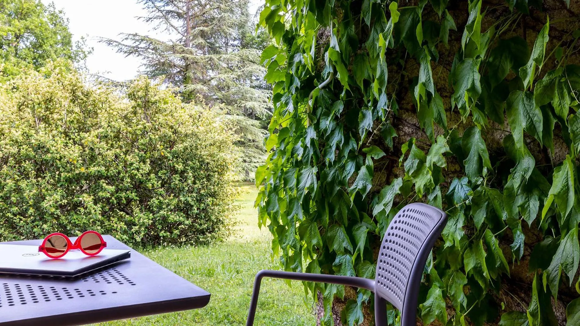 Hotel & Residence Lou Paradou Greoux Les Bains