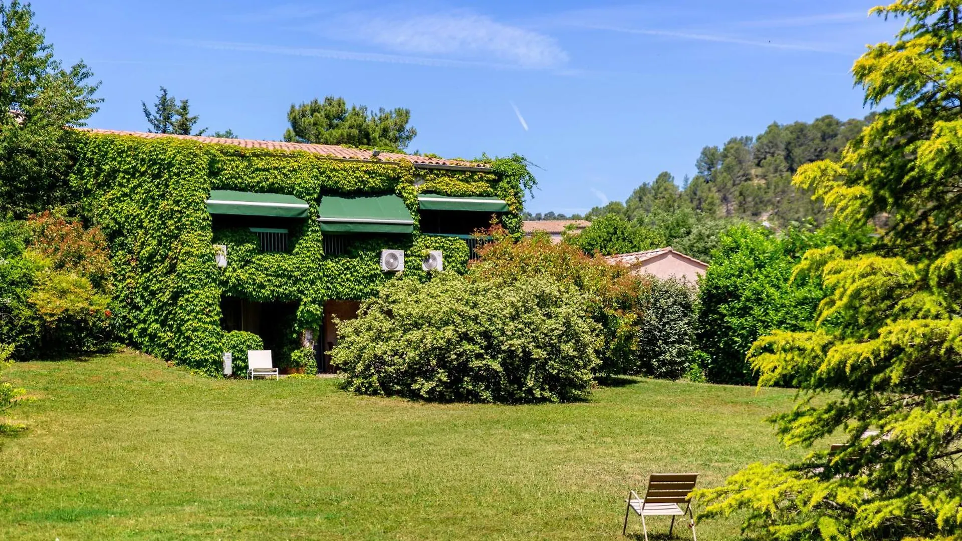 Hotel & Residence Lou Paradou Greoux Les Bains