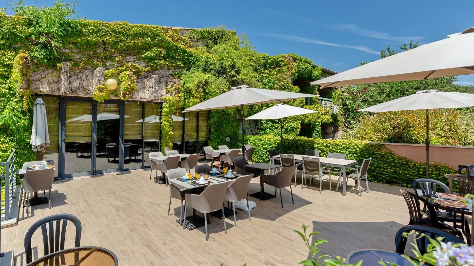 Hotel & Residence Lou Paradou Greoux Les Bains