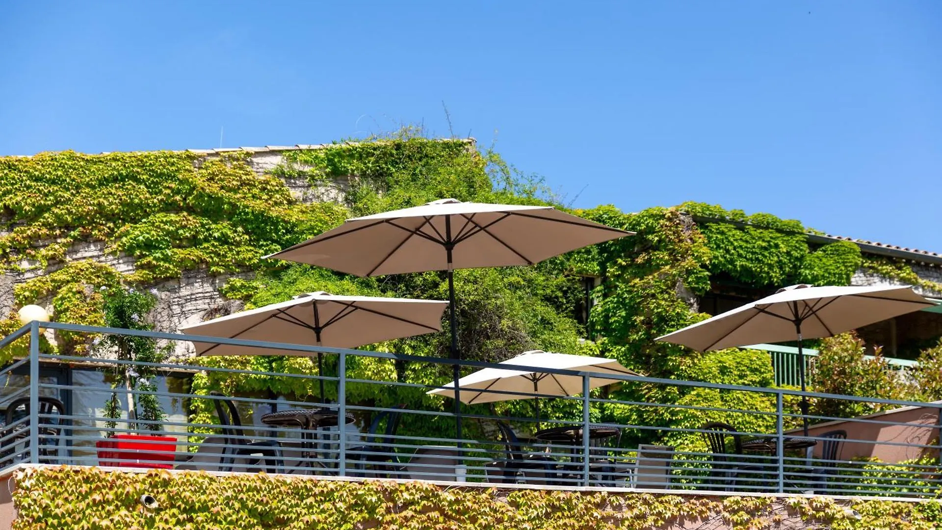 Hotel & Residence Lou Paradou Greoux Les Bains 3*, Gréoux-les-Bains צרפת