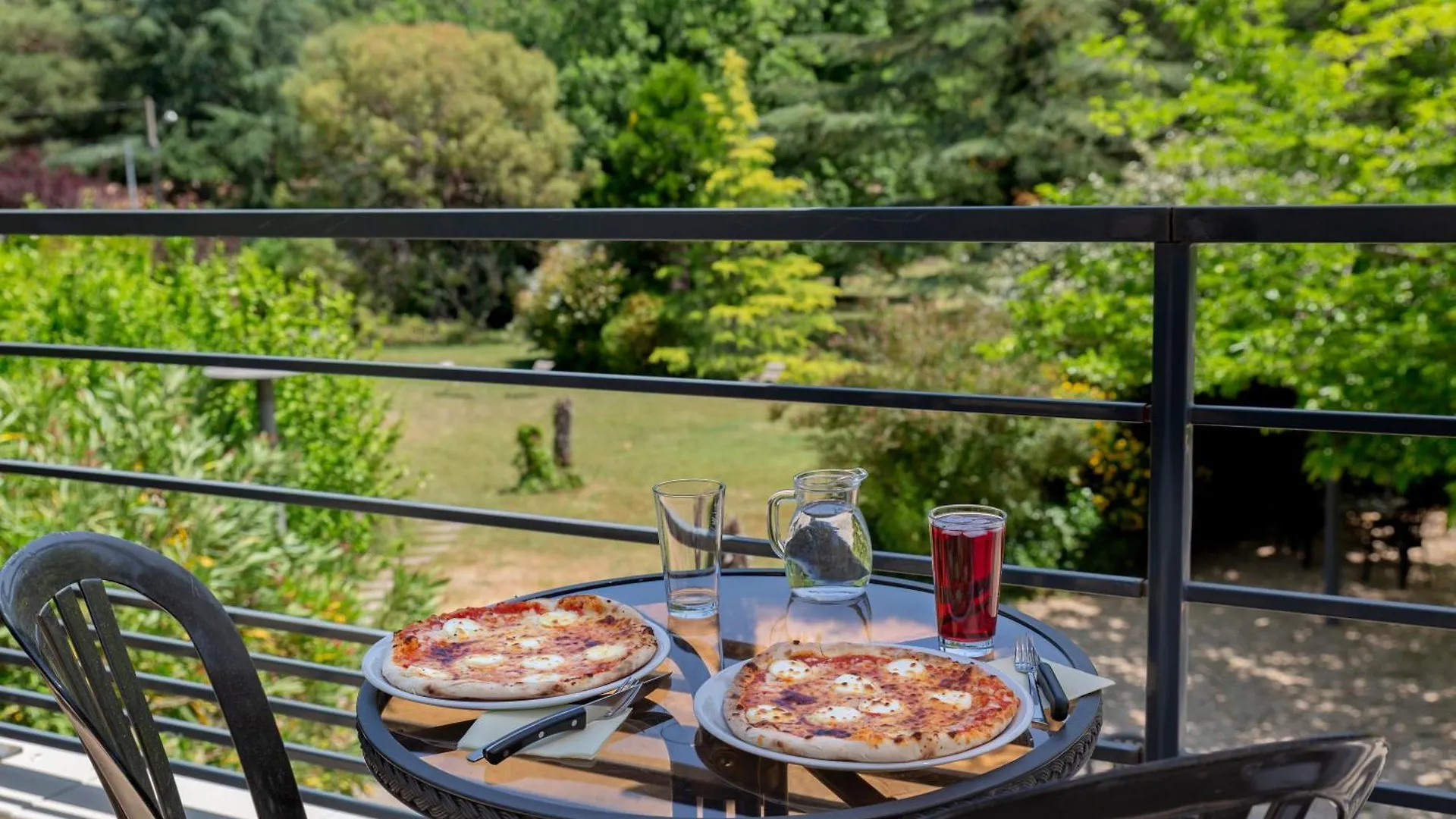 ***  Hotel & Residence Lou Paradou Greoux Les Bains צרפת