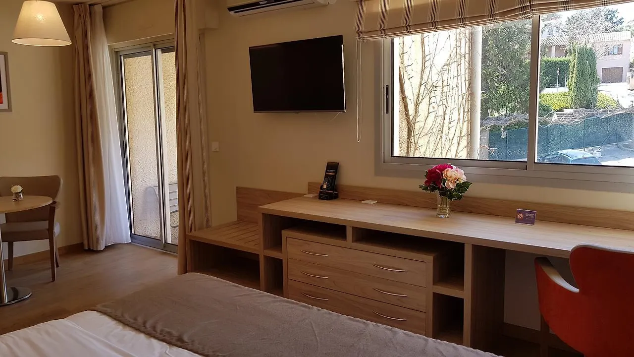 Hotel & Residence Lou Paradou Greoux Les Bains Gréoux-les-Bains