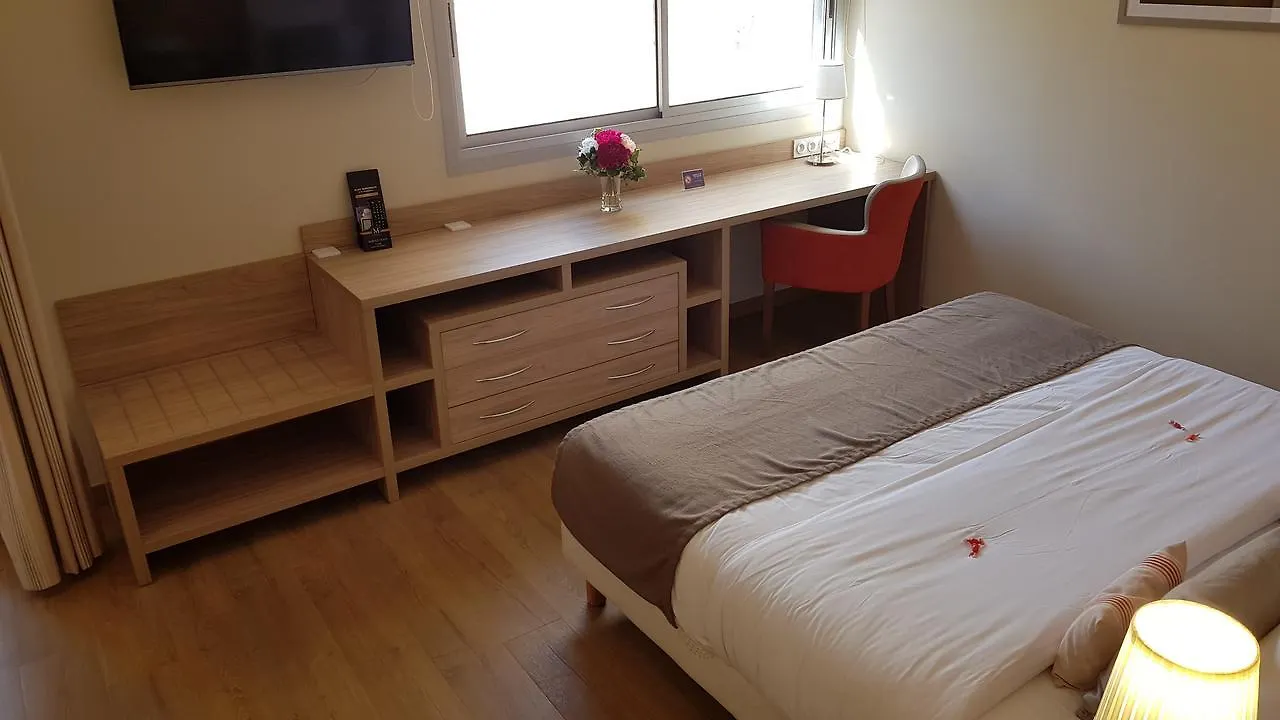 Hotel & Residence Lou Paradou Greoux Les Bains